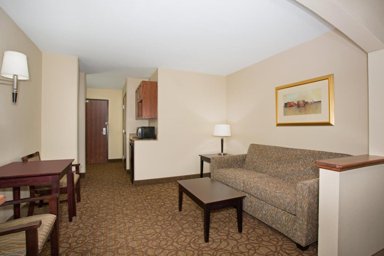 Holiday Inn Express Hotel & Suites Concordia Us 81 By Ihg Eksteriør bilde