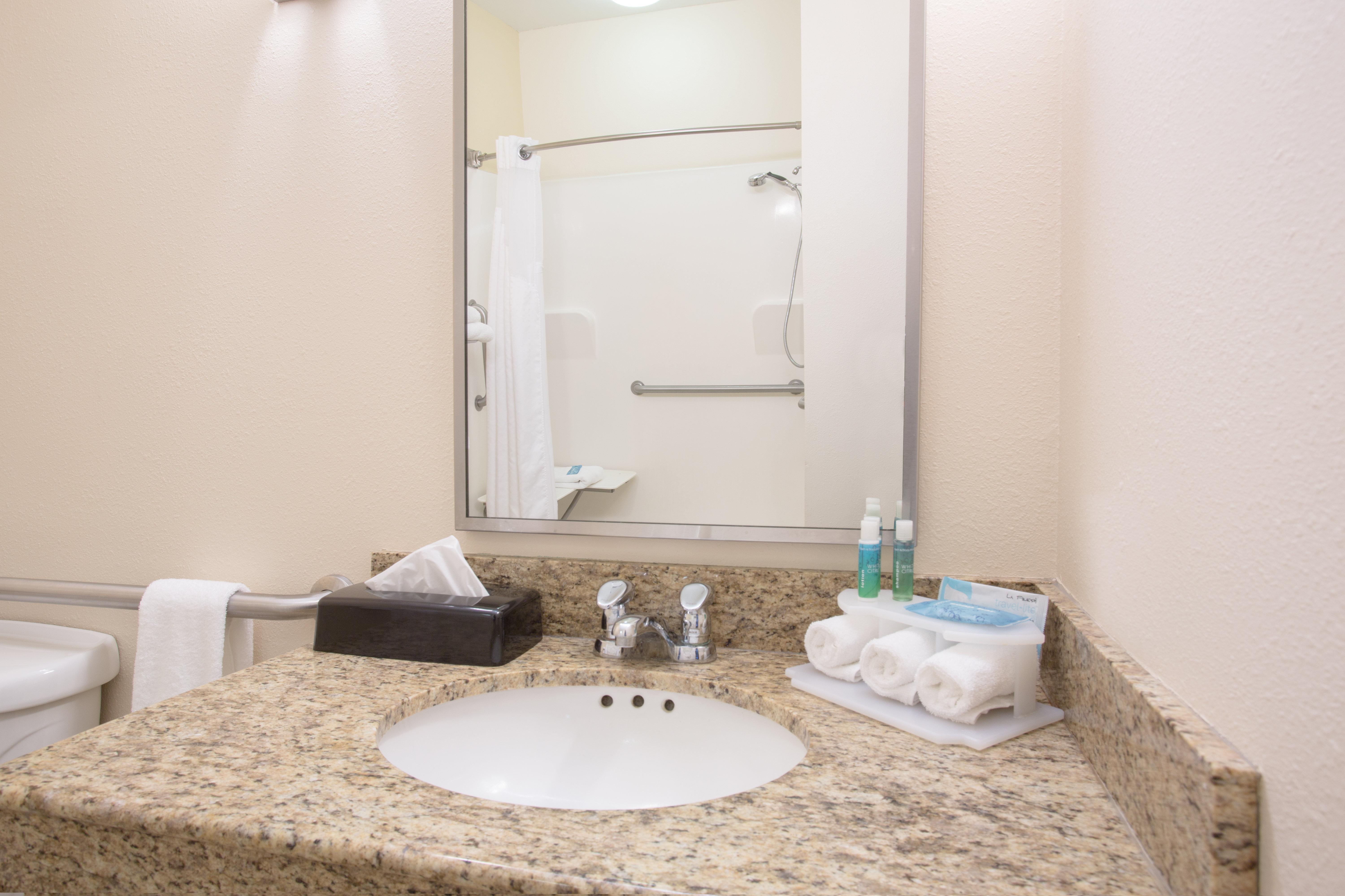 Holiday Inn Express Hotel & Suites Concordia Us 81 By Ihg Eksteriør bilde