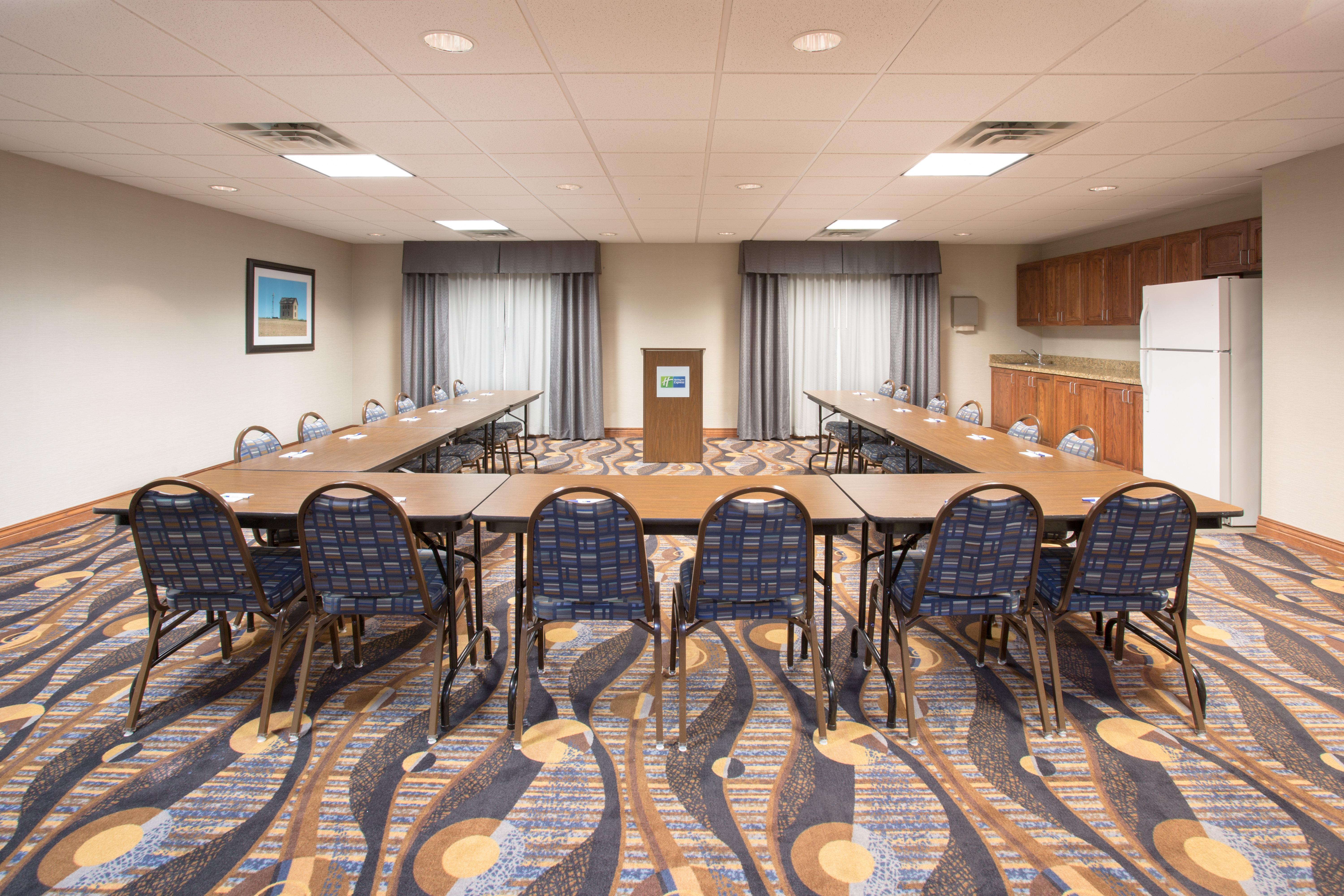 Holiday Inn Express Hotel & Suites Concordia Us 81 By Ihg Eksteriør bilde