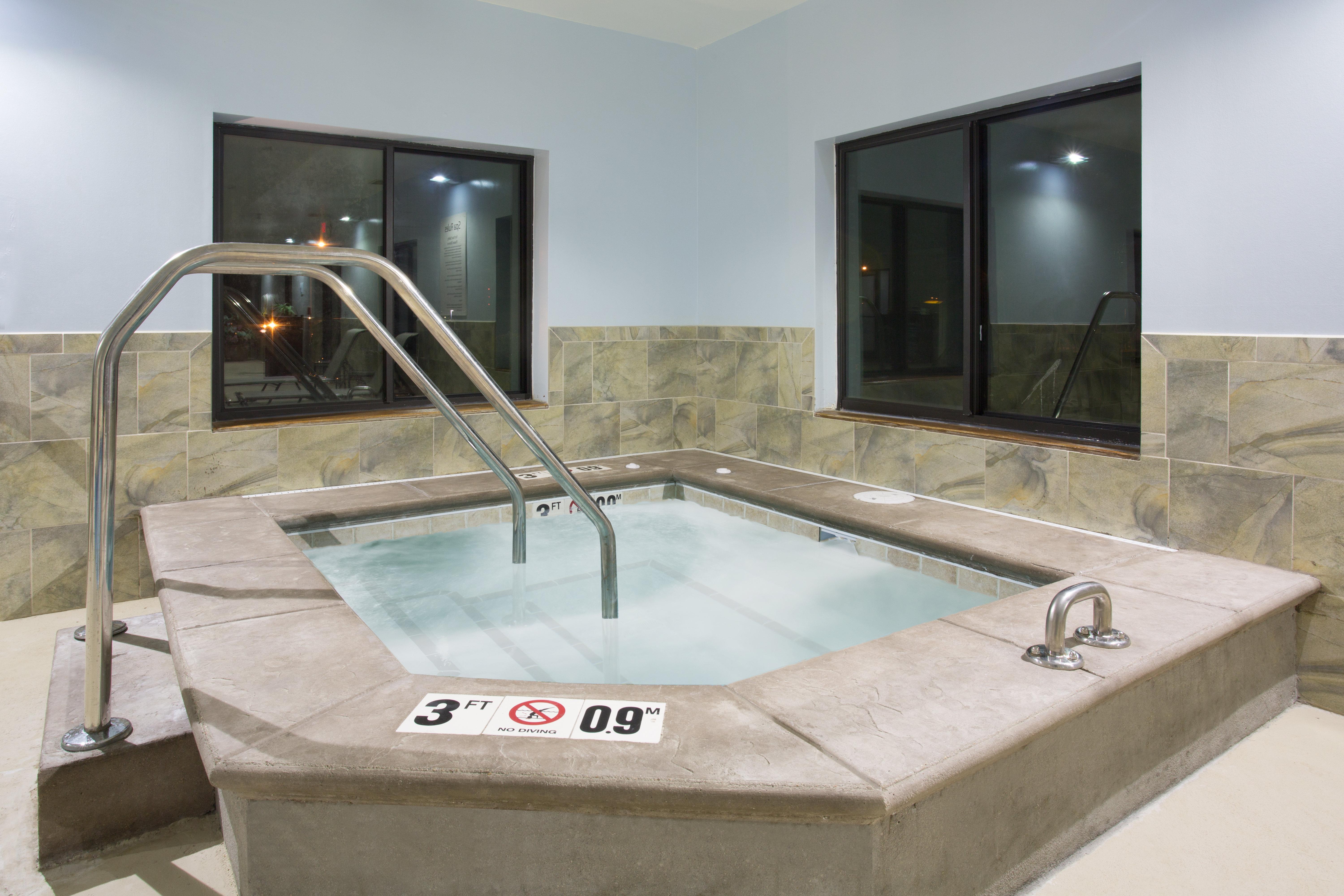 Holiday Inn Express Hotel & Suites Concordia Us 81 By Ihg Eksteriør bilde