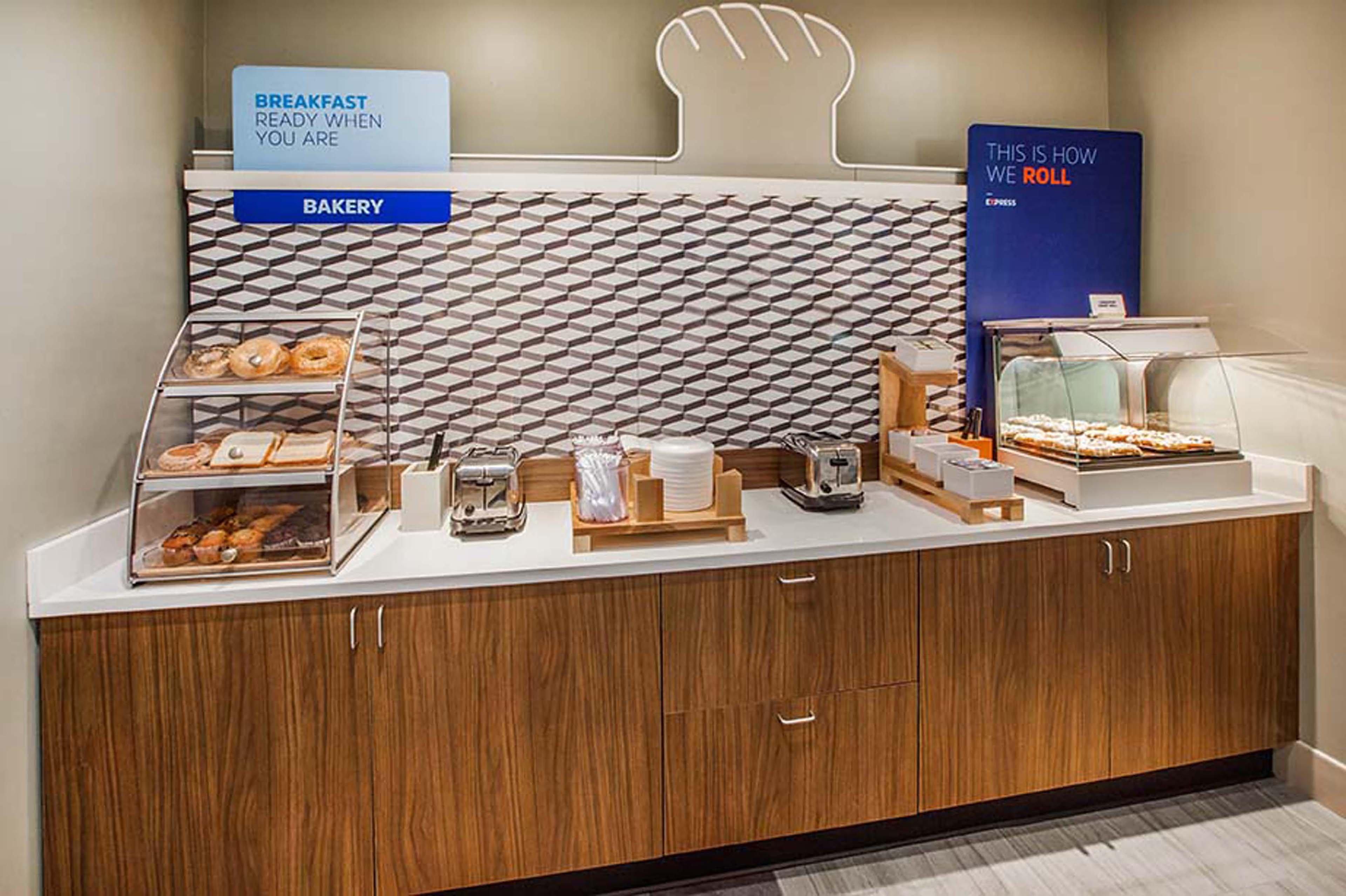 Holiday Inn Express Hotel & Suites Concordia Us 81 By Ihg Eksteriør bilde