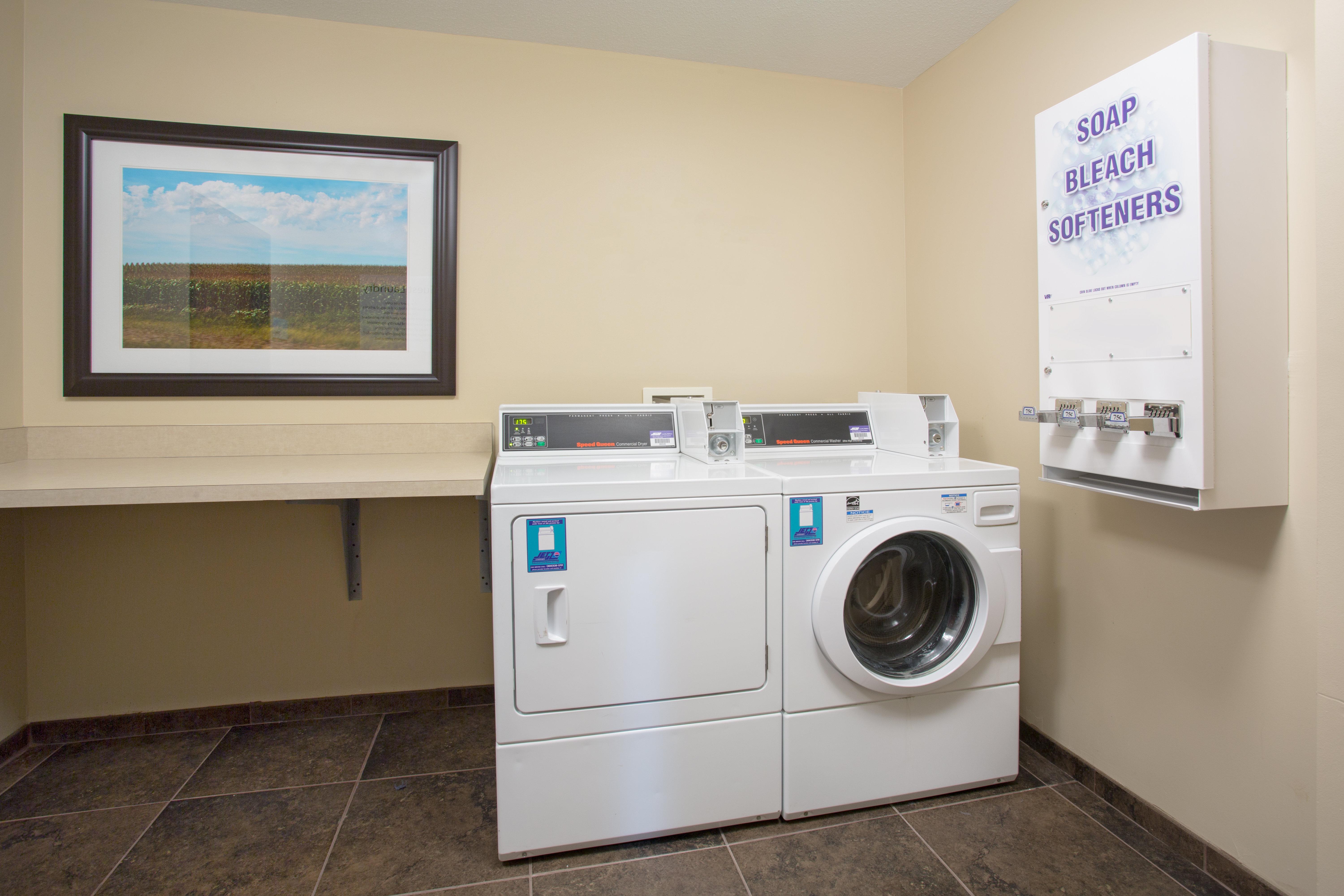Holiday Inn Express Hotel & Suites Concordia Us 81 By Ihg Eksteriør bilde