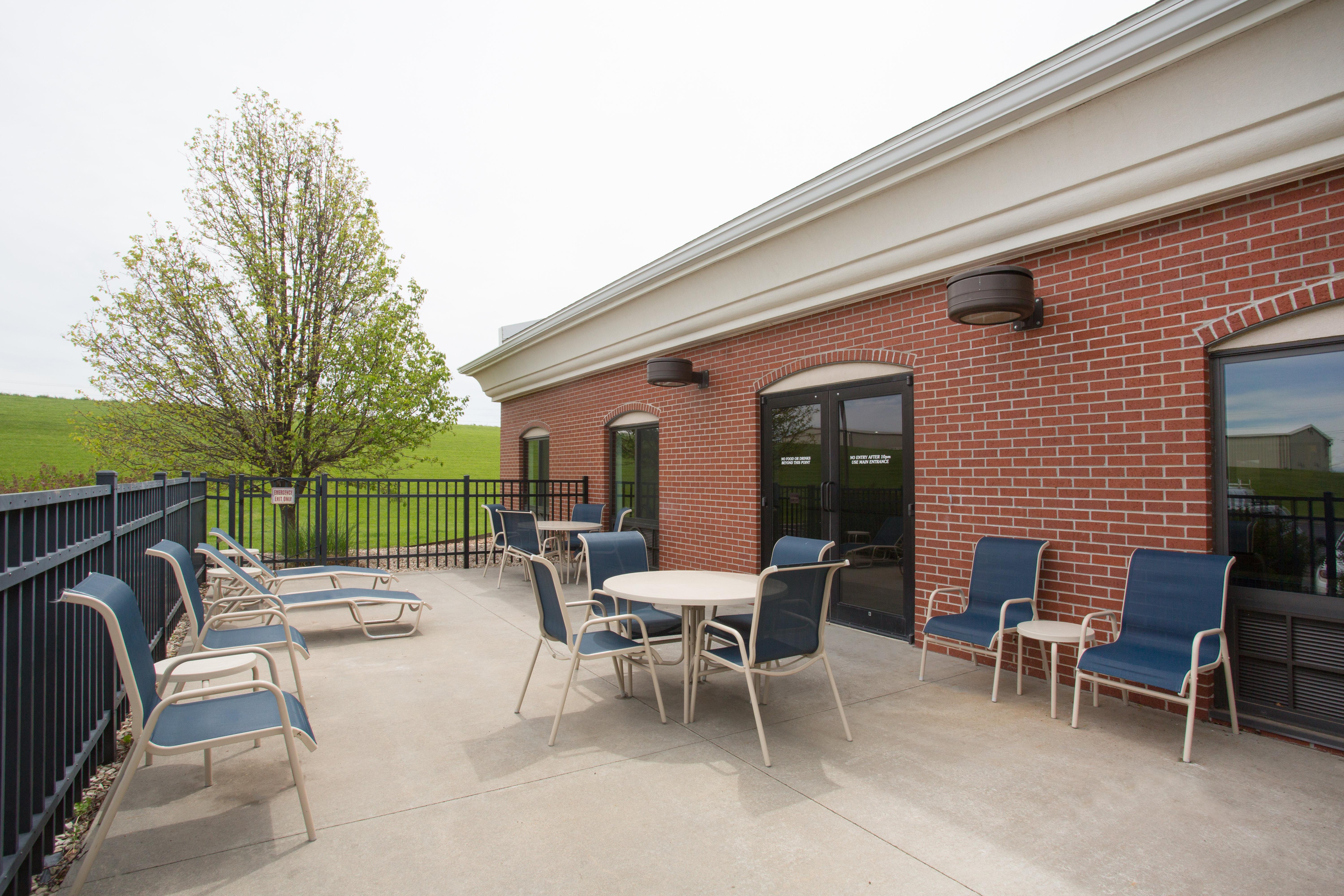Holiday Inn Express Hotel & Suites Concordia Us 81 By Ihg Eksteriør bilde