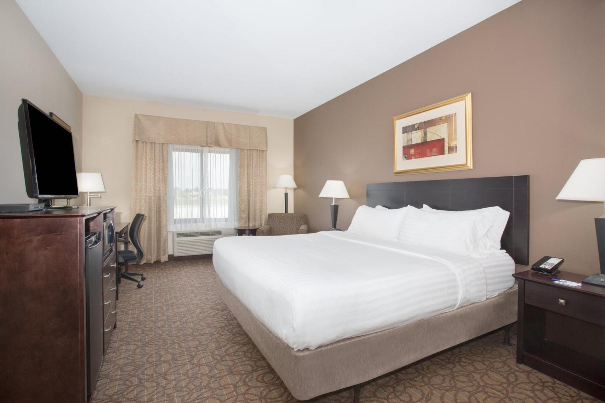 Holiday Inn Express Hotel & Suites Concordia Us 81 By Ihg Eksteriør bilde