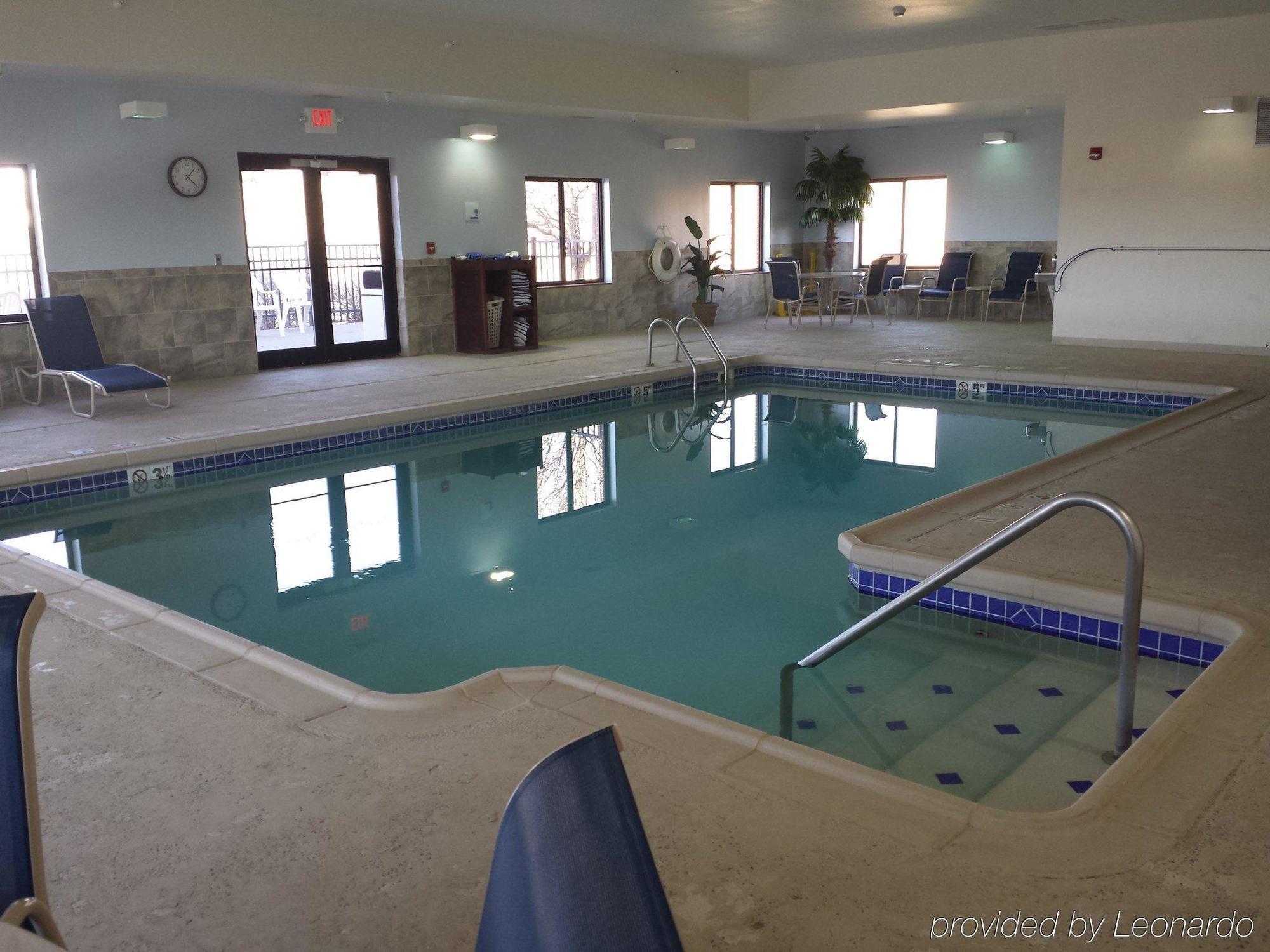 Holiday Inn Express Hotel & Suites Concordia Us 81 By Ihg Eksteriør bilde