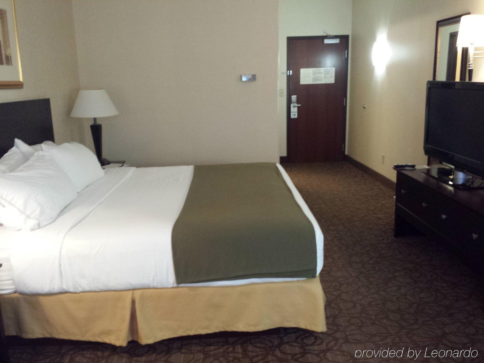 Holiday Inn Express Hotel & Suites Concordia Us 81 By Ihg Eksteriør bilde