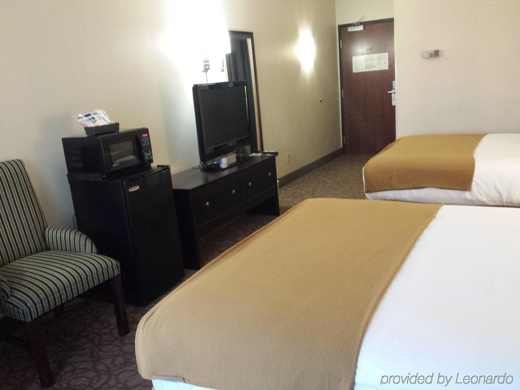 Holiday Inn Express Hotel & Suites Concordia Us 81 By Ihg Eksteriør bilde