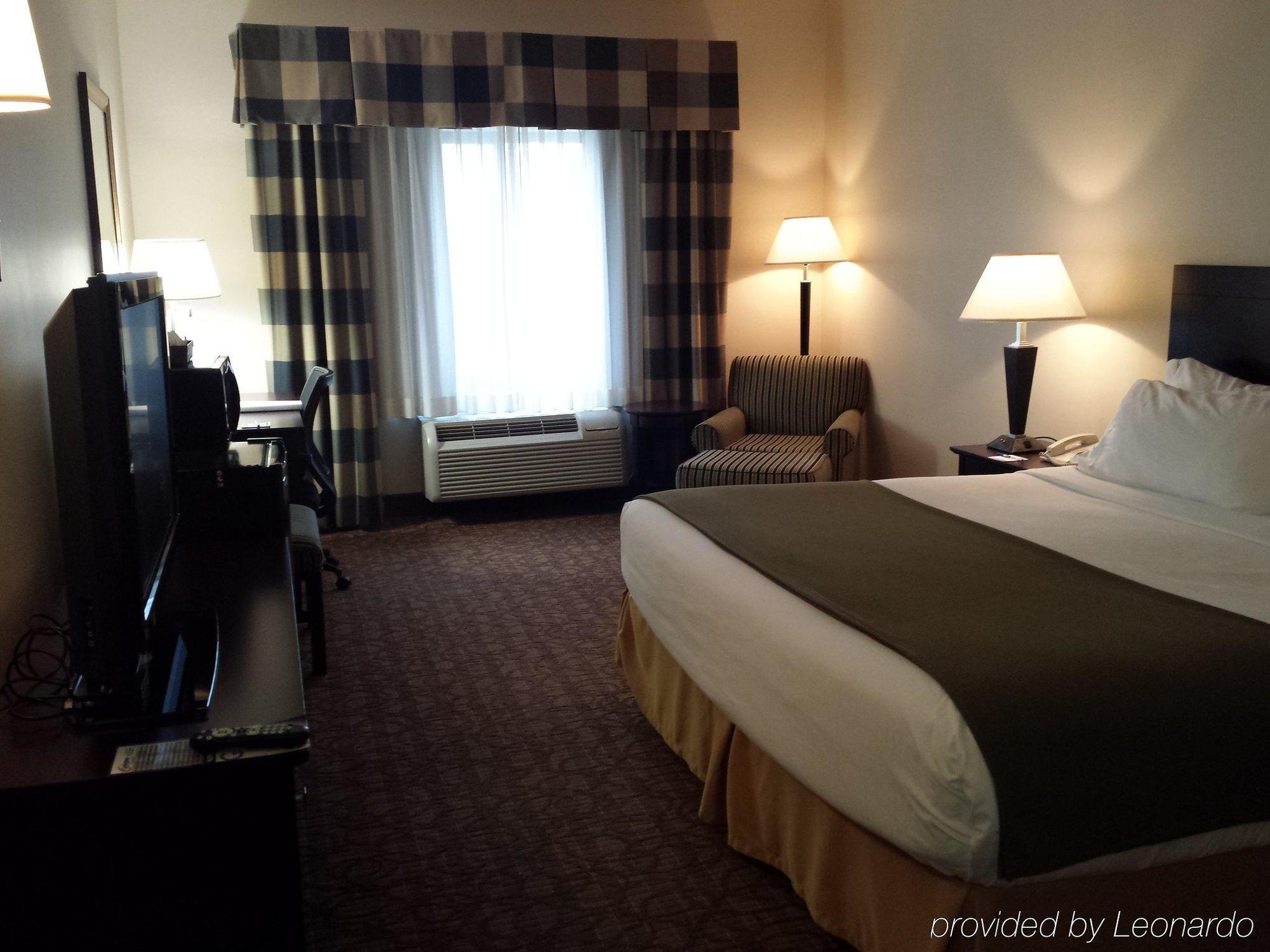 Holiday Inn Express Hotel & Suites Concordia Us 81 By Ihg Eksteriør bilde