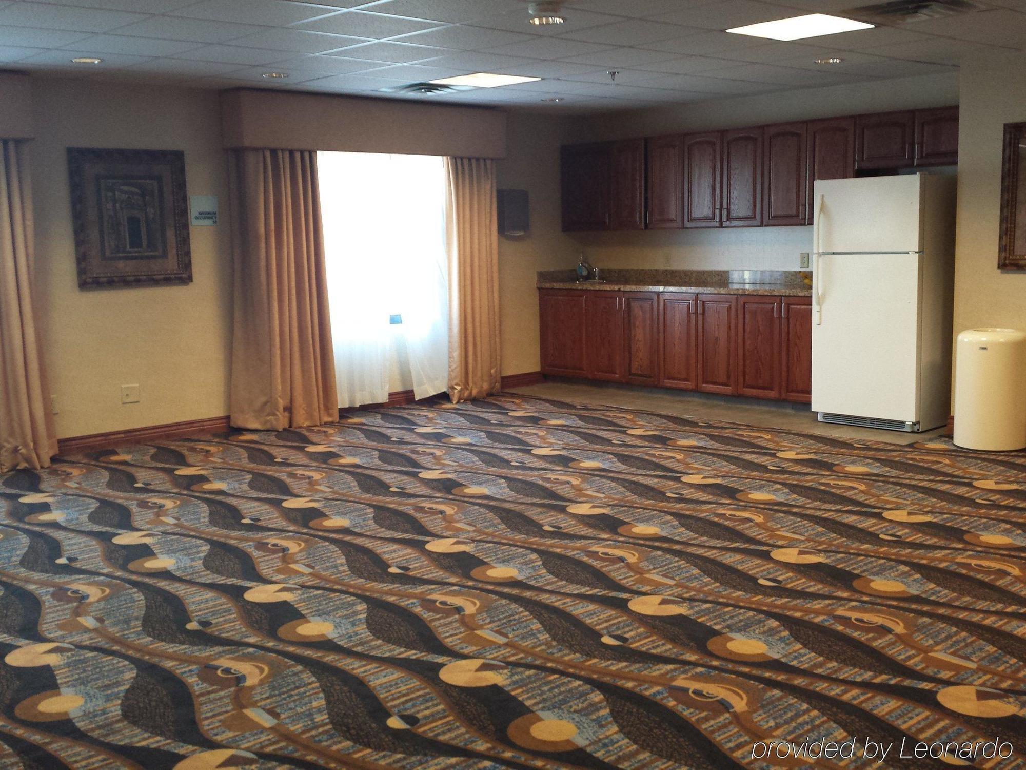 Holiday Inn Express Hotel & Suites Concordia Us 81 By Ihg Eksteriør bilde