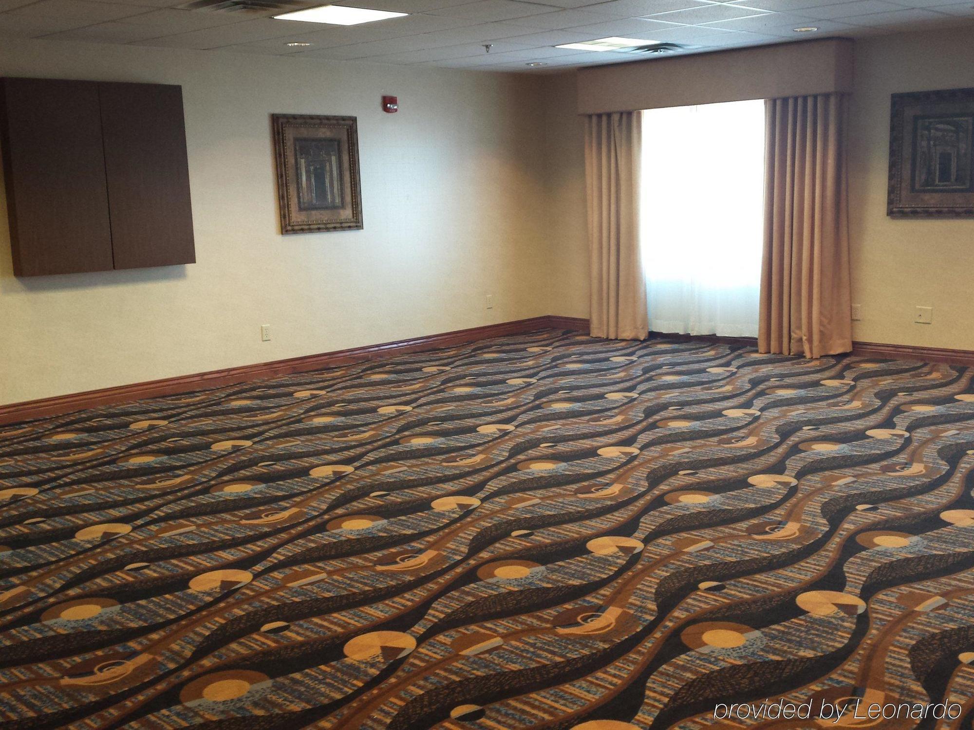 Holiday Inn Express Hotel & Suites Concordia Us 81 By Ihg Eksteriør bilde