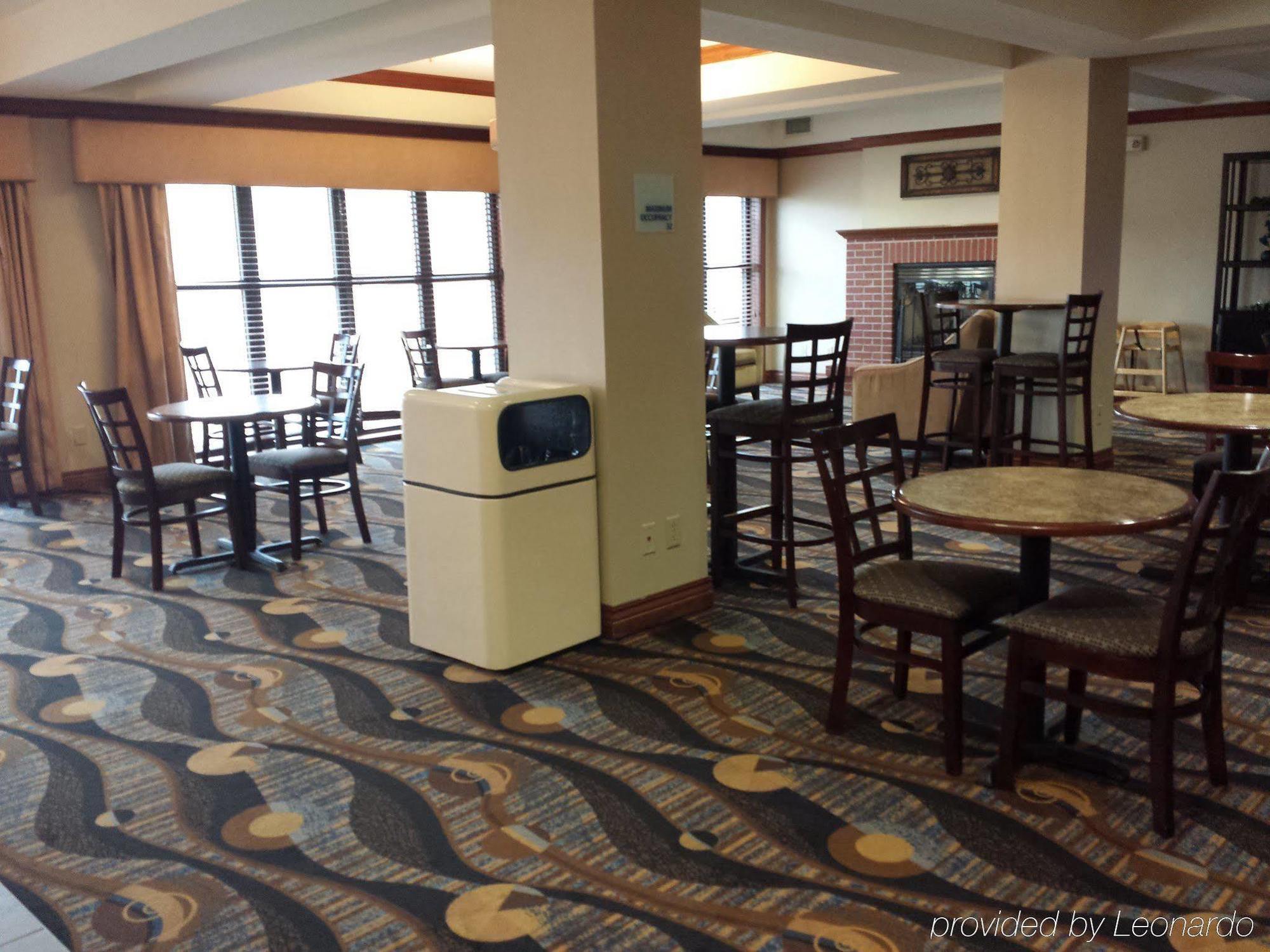 Holiday Inn Express Hotel & Suites Concordia Us 81 By Ihg Eksteriør bilde
