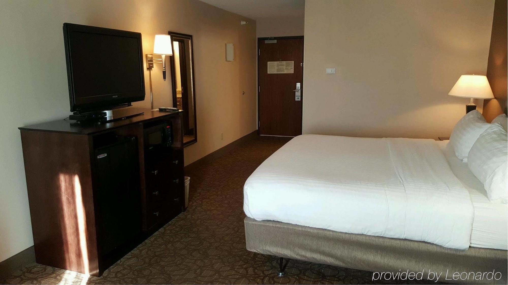 Holiday Inn Express Hotel & Suites Concordia Us 81 By Ihg Eksteriør bilde