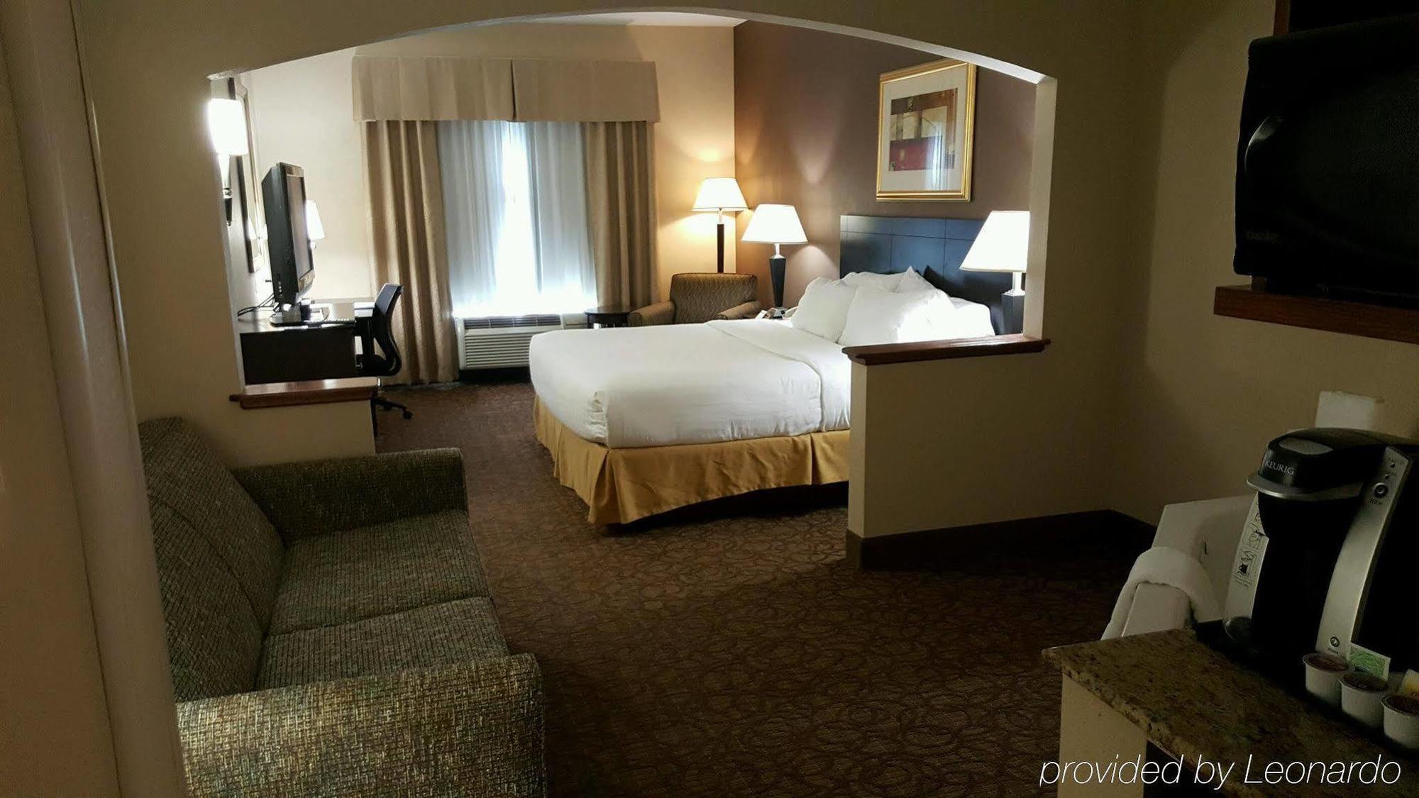 Holiday Inn Express Hotel & Suites Concordia Us 81 By Ihg Eksteriør bilde
