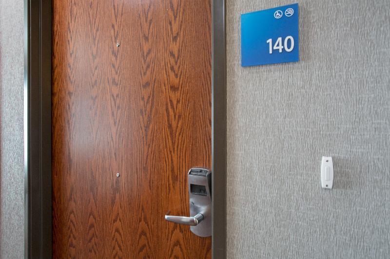 Holiday Inn Express Hotel & Suites Concordia Us 81 By Ihg Eksteriør bilde
